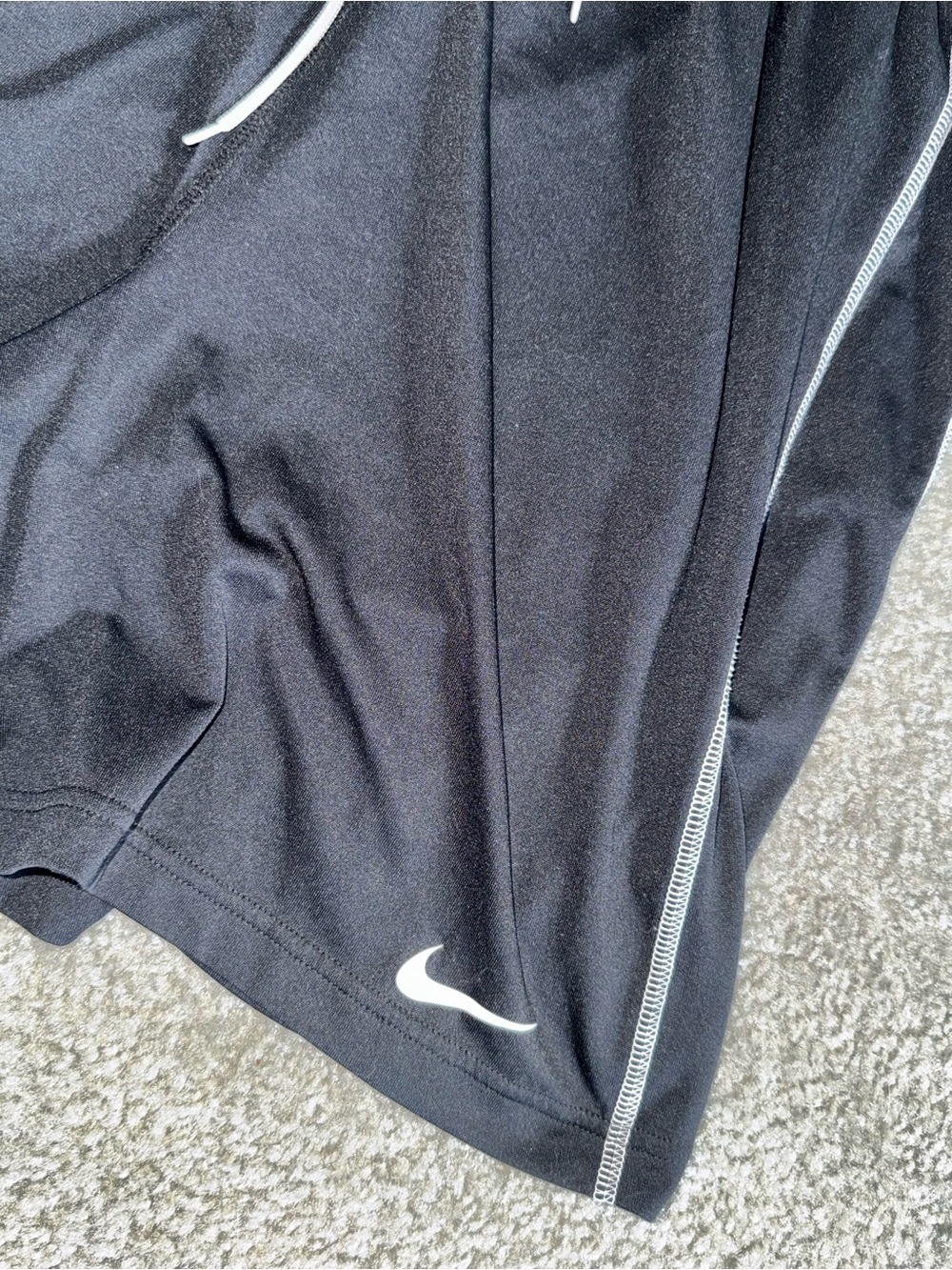 Nike Men's Black Athletic Shorts with White Drawstring Y2K 2014 XL - Picture 2 of 4